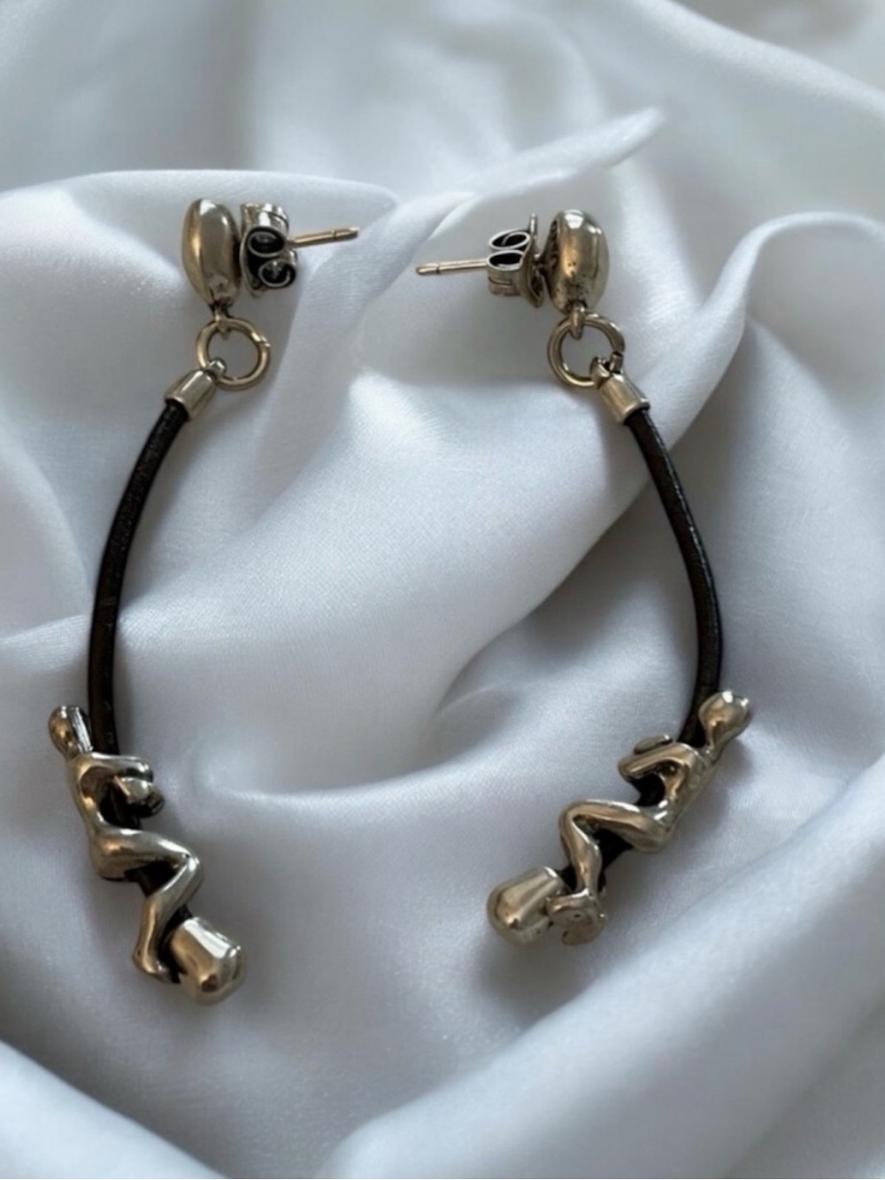 Uno de 50 Drop Earrings silver man on Brown Cord